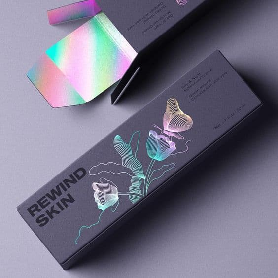 Open carton with holographic inner print